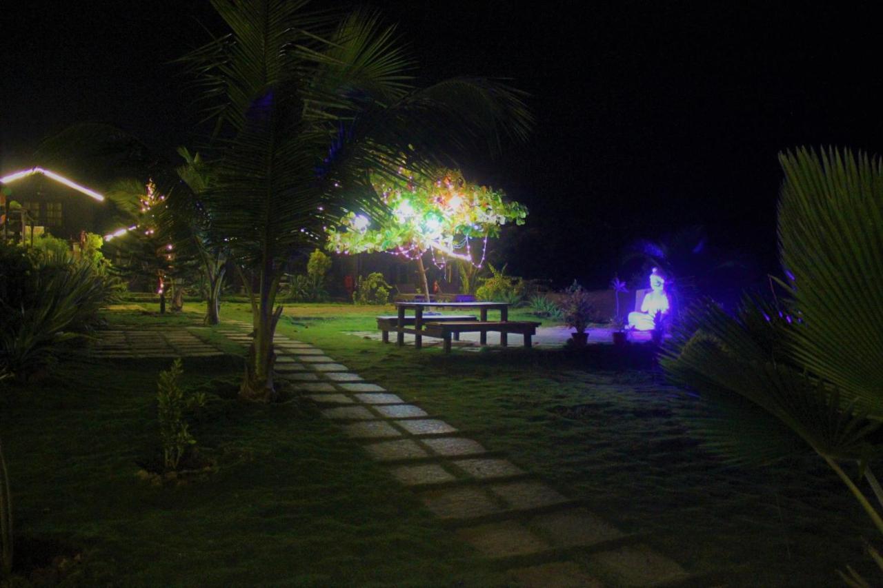 Hotel Lotus Sutra à Arambol Extérieur photo